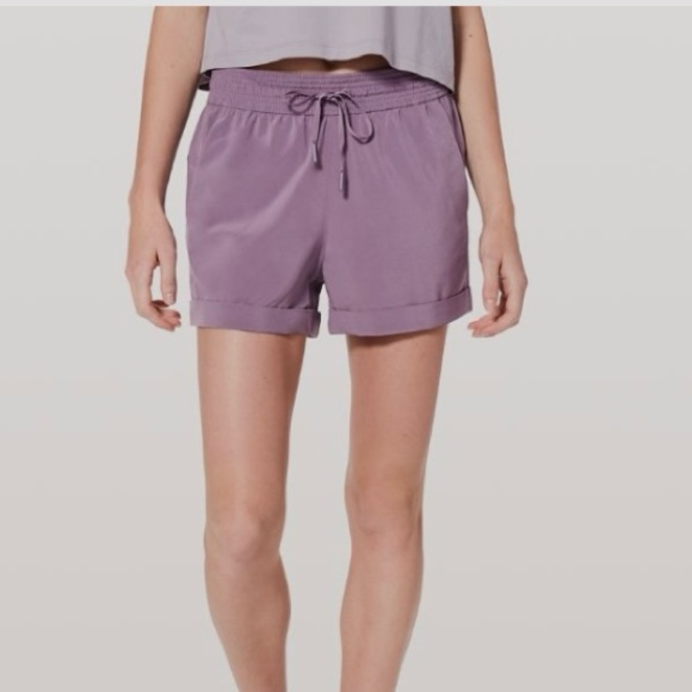Lululemon “Spring Break Away” Cuffed Drawstring Athletic Shorts Pockets - Picture 4 of 9